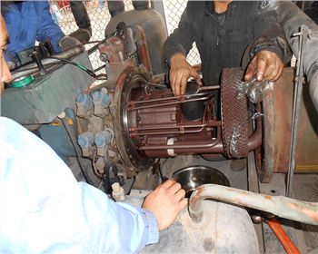 成都中央空調保養(yǎng)--螺桿壓縮機（維修）